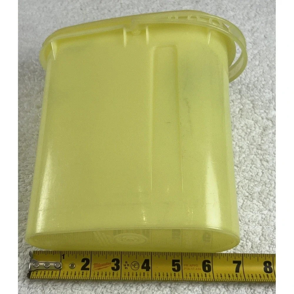 Tupperware vintage 587